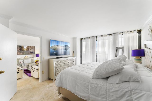 5600 N Flagler Drive 605, West Palm Beach, FL 33407