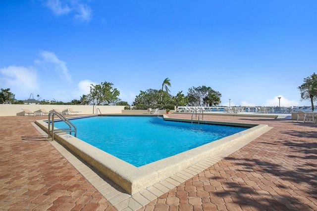 5600 N Flagler Drive 605, West Palm Beach, FL 33407
