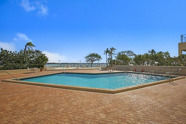 5600 N Flagler Drive 605, West Palm Beach, FL 33407