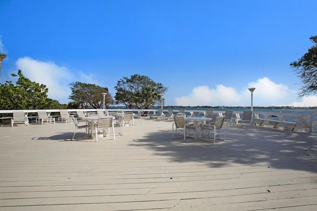 5600 N Flagler Drive 605, West Palm Beach, FL 33407