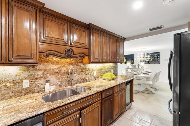5600 N Flagler Drive 605, West Palm Beach, FL 33407