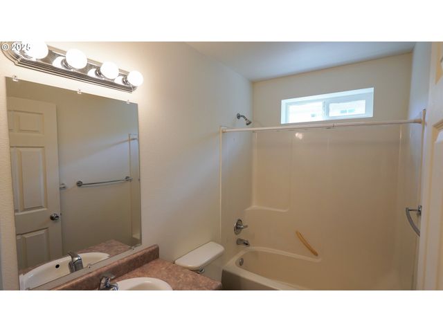 9234 Se DIVISION St 110, Portland, OR 97266