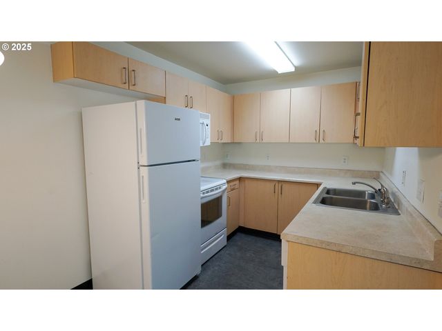 9234 Se DIVISION St 110, Portland, OR 97266