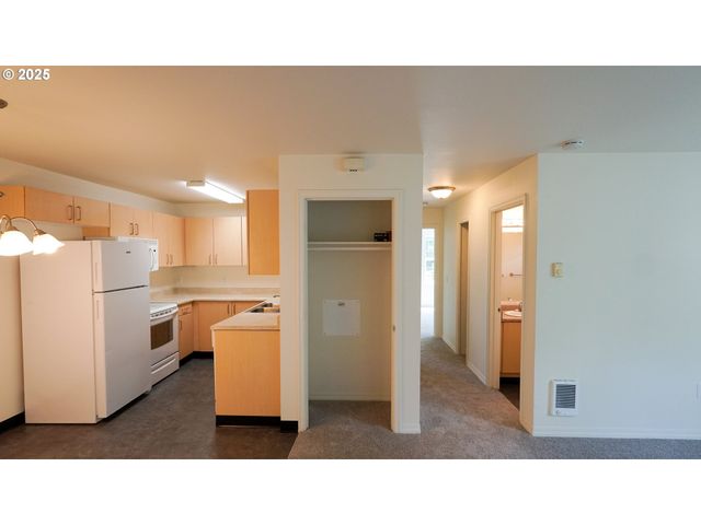 9234 Se DIVISION St 110, Portland, OR 97266