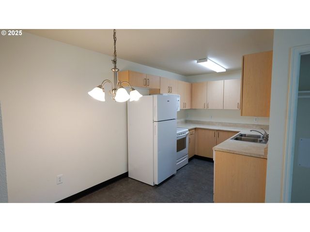 9234 Se DIVISION St 110, Portland, OR 97266