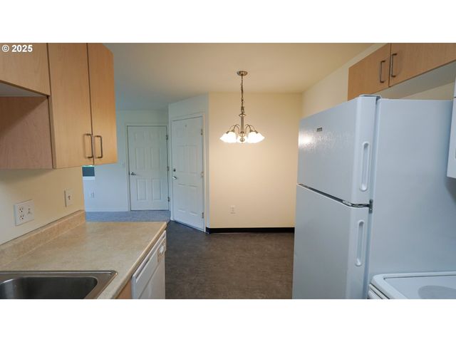 9234 Se DIVISION St 110, Portland, OR 97266