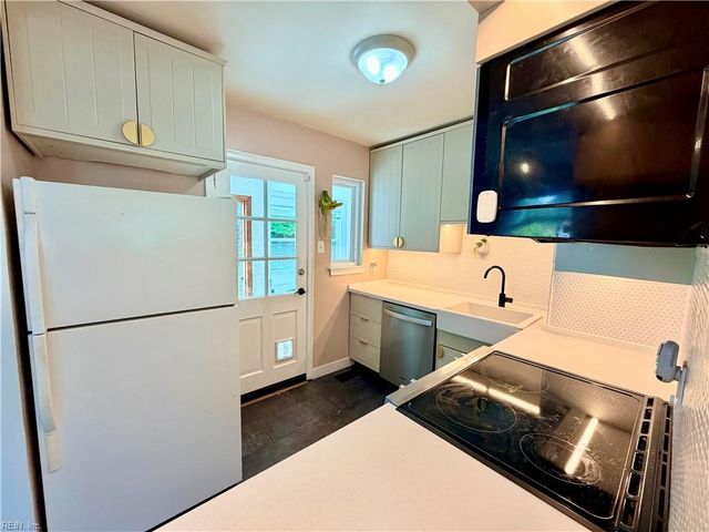 6250 Tappahannock DR, Norfolk, VA 23509