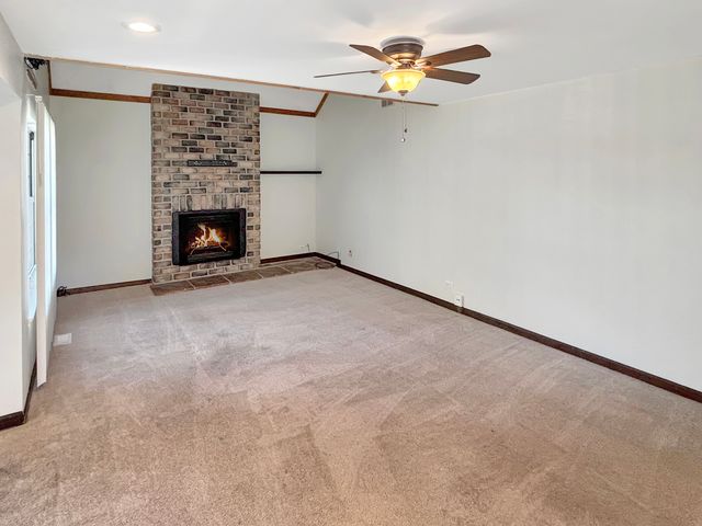 905 Abingdon Court, Gurnee, IL 60031