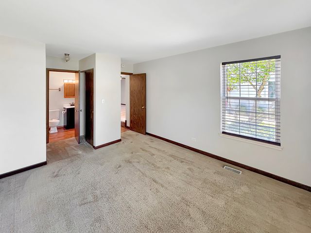 905 Abingdon Court, Gurnee, IL 60031