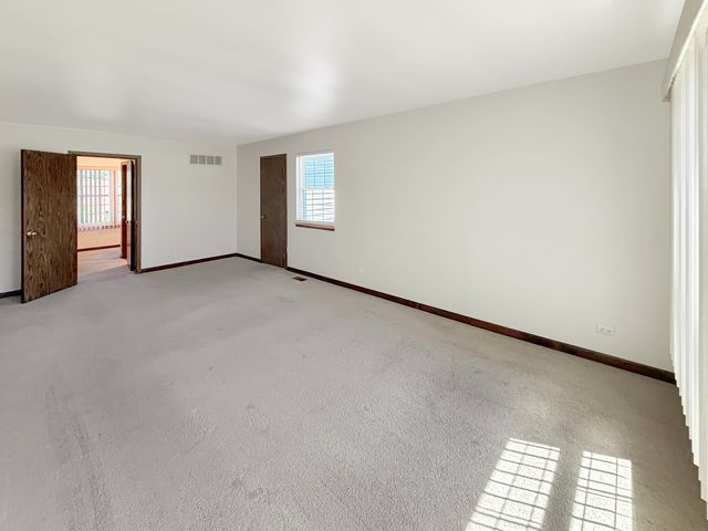 905 Abingdon Court, Gurnee, IL 60031