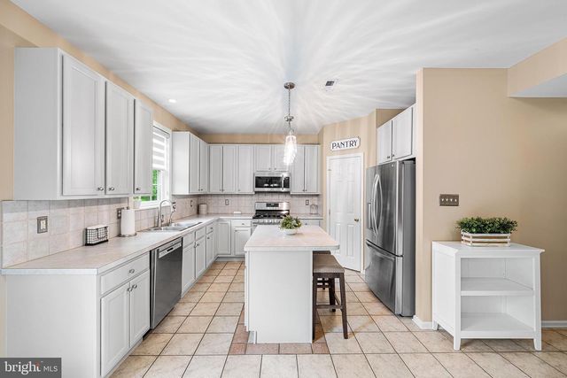 806 ARBOR LN, Schwenksville, PA 19473