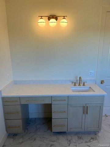 01 Bur Oak Lane, Oakland Charter Township, MI 48363