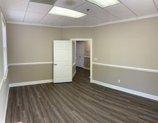 295 W Crossville Road 620, Roswell, GA 30075