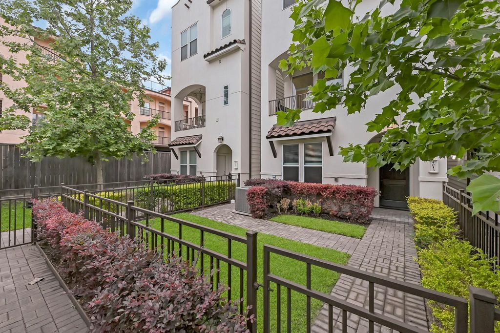 4013 Barnes Street, Houston, TX 77007