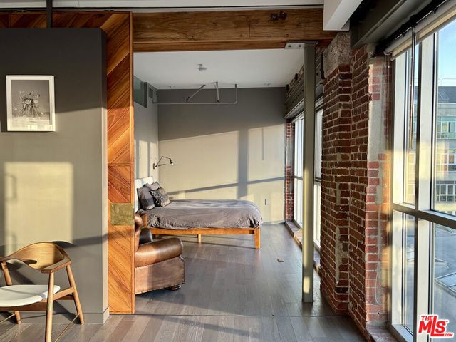 527 Molino Street 401, Los Angeles, CA 90013