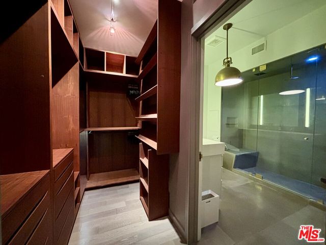 527 Molino Street 401, Los Angeles, CA 90013