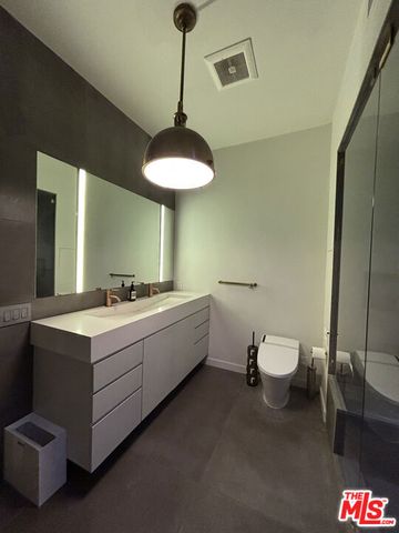 527 Molino Street 401, Los Angeles, CA 90013