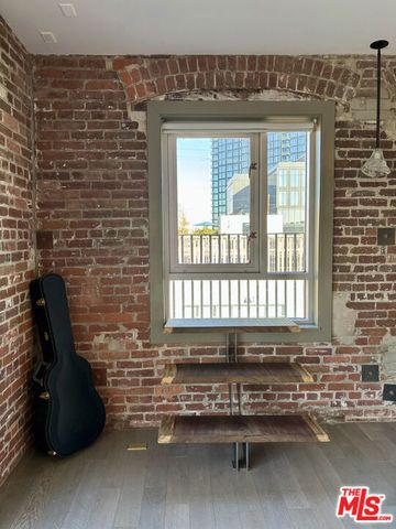 527 Molino Street 401, Los Angeles, CA 90013