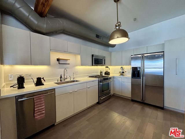 527 Molino Street 401, Los Angeles, CA 90013