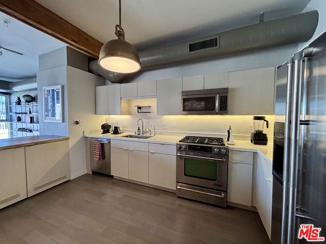 527 Molino Street 401, Los Angeles, CA 90013