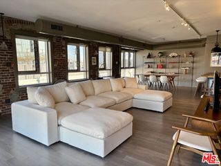 527 Molino Street 401, Los Angeles, CA 90013