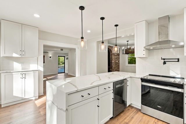 477 Oakhill Ave, Attleboro, MA 02760