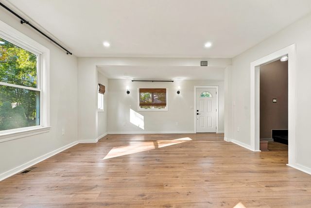477 Oakhill Ave, Attleboro, MA 02760