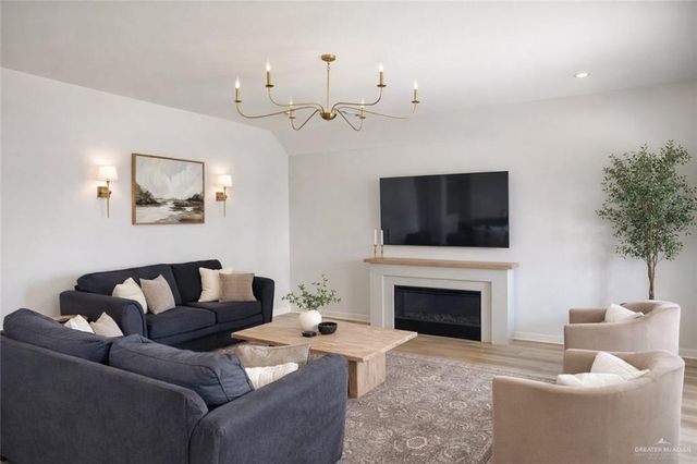 1530 E Silos Avenue, Edinburg, TX 78542