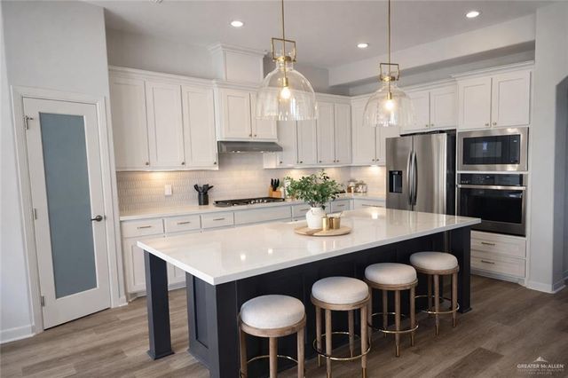 1530 E Silos Avenue, Edinburg, TX 78542