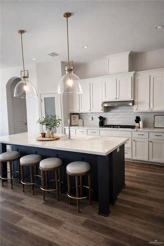 1530 E Silos Avenue, Edinburg, TX 78542