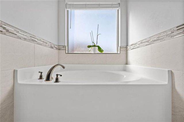 5289 Walter Lee Circle E, Grand Bay, AL 36541