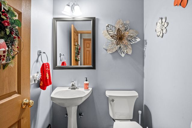 352 Normandie Drive, Sugar Grove, IL 60554