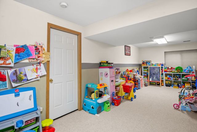 352 Normandie Drive, Sugar Grove, IL 60554