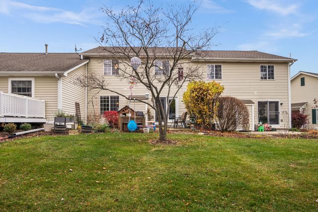 352 Normandie Drive, Sugar Grove, IL 60554