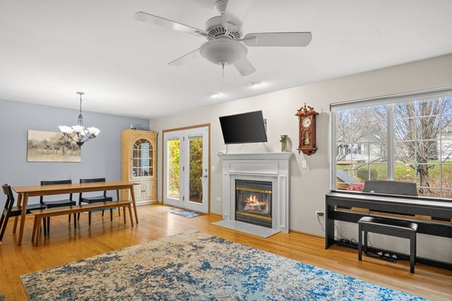 352 Normandie Drive, Sugar Grove, IL 60554