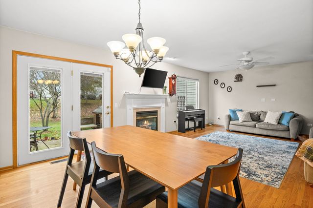 352 Normandie Drive, Sugar Grove, IL 60554