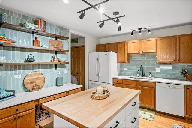 352 Normandie Drive, Sugar Grove, IL 60554