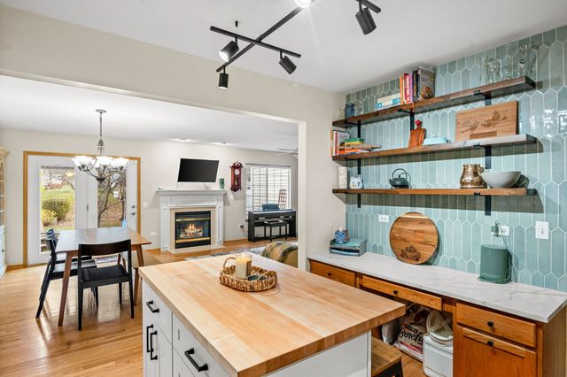 352 Normandie Drive, Sugar Grove, IL 60554