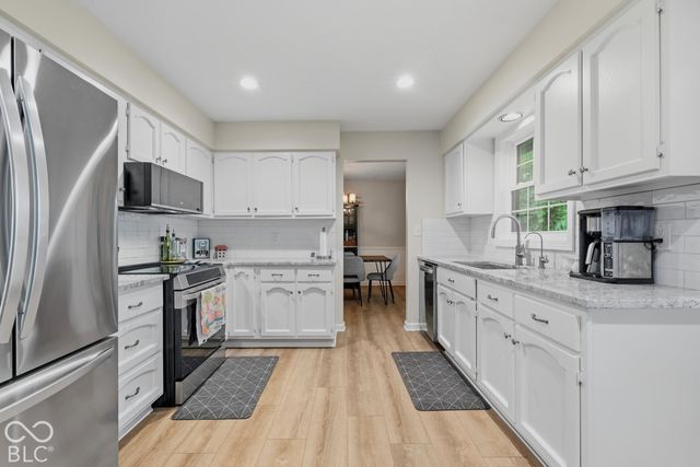 18 Sherry Court, Carmel, IN 46032