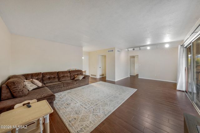 1525 S Cape Verde Place, Tucson, AZ 85748