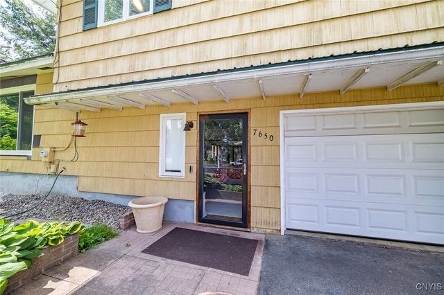 7650 Commodore Circle, Clay, NY 13090