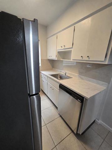 2017 NE 18th Street 1, Fort Lauderdale, FL 33305