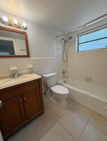 2017 NE 18th Street 1, Fort Lauderdale, FL 33305