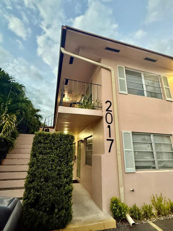 2017 NE 18th Street 1, Fort Lauderdale, FL 33305