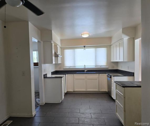 18251 Santa Ann Avenue, Lathrup Village, MI 48076