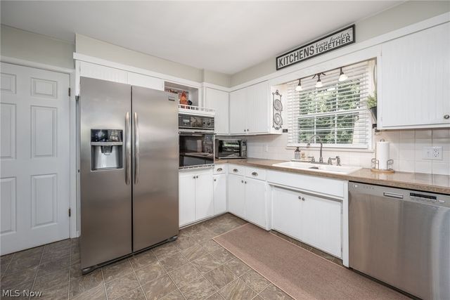 2209 Auberry Drive, Akron, OH 44312