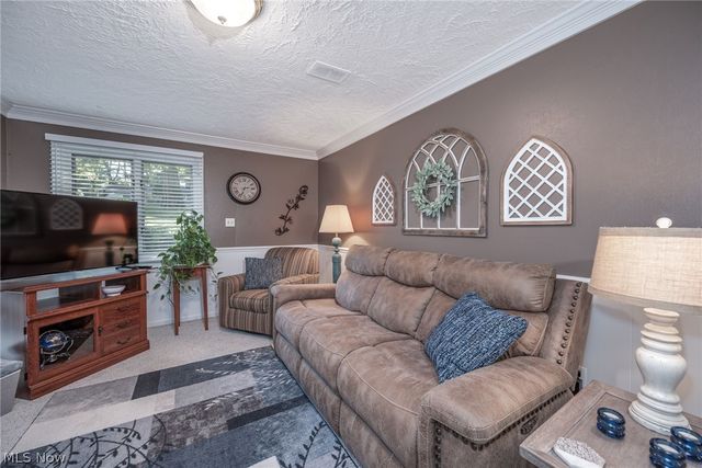 2209 Auberry Drive, Akron, OH 44312