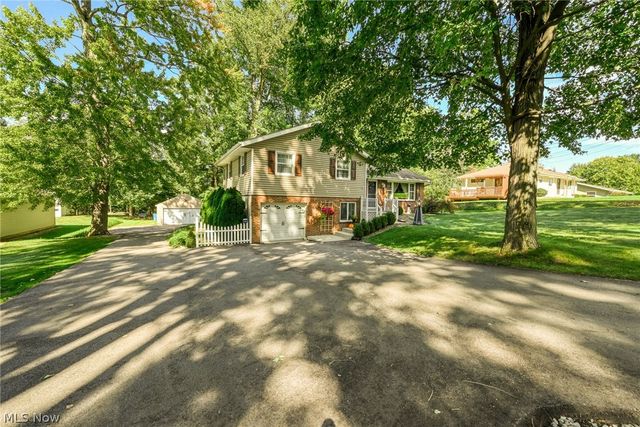2209 Auberry Drive, Akron, OH 44312