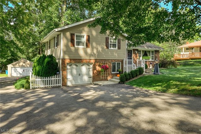 2209 Auberry Drive, Akron, OH 44312
