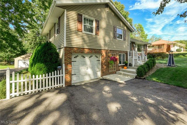 2209 Auberry Drive, Akron, OH 44312